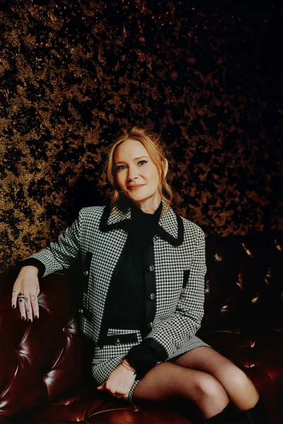 Photo of Sarah J. Maas